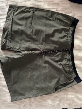 Columbia Olive Green Men's Shorts